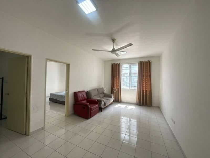 Pangsapuri untuk Dijual di Molek Ria - Jun Song - Living Room - PropertyGuru.com.my