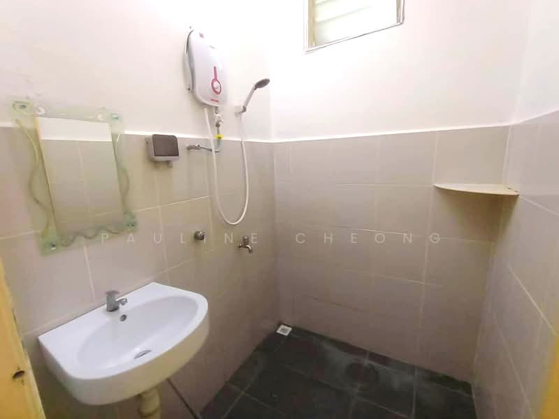 Apartment for Sale at Idaman Selasih - Pauline Cheong - Bathroom - PropertyGuru.com.my
