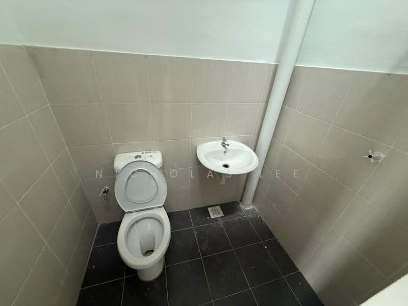 Rumah Teres 2-Tingkat untuk Dijual di Chemor (Perak) - Nicholas Lee - Bathroom - PropertyGuru.com.my