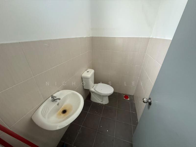 Rumah Teres 2-Tingkat untuk Dijual di Chemor (Perak) - Nicholas Lee - Bathroom - PropertyGuru.com.my