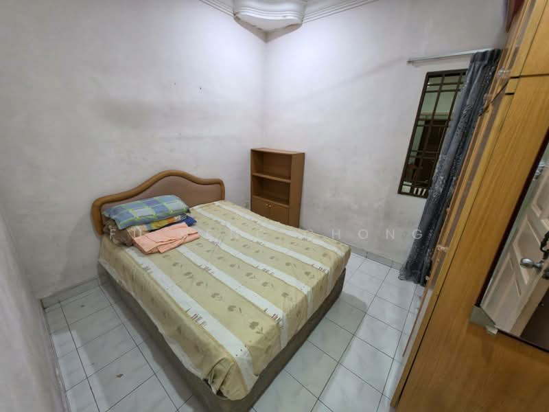 Rumah Teres 1.5-Tingkat untuk Dijual di Taman Molek (Johor Bahru) - Fu Heng Chong - Bedroom - PropertyGuru.com.my