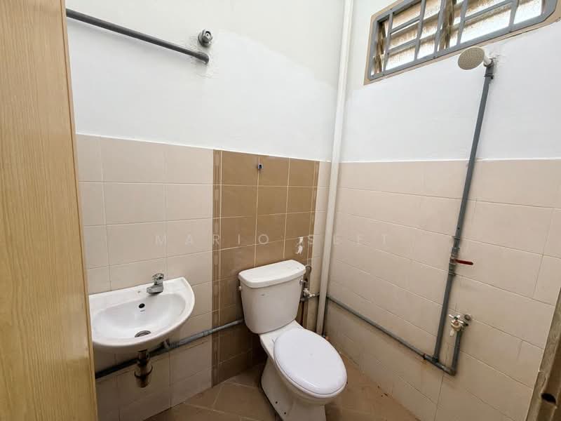 1-storey Terraced House for Sale in Taman Krubong Jaya (Krubong) - Mario Seet - Bathroom - PropertyGuru.com.my