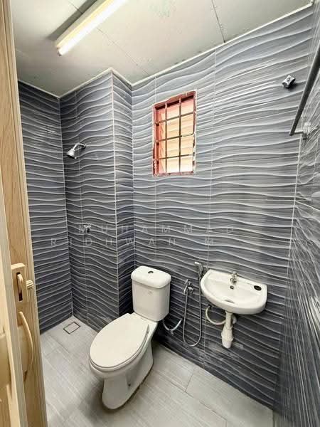 Rumah Teres 2-Tingkat untuk Dijual di Bandar Tasik Kesuma (Beranang) - Muhammad Ridhwan Mohd Huzairi - Bathroom - PropertyGuru.com.my