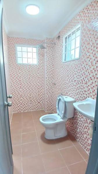 Rumah Teres 2-Tingkat untuk Dijual di Bandar Seri Putra (Bangi) - Muhammad Ridhwan Mohd Huzairi - Bathroom - PropertyGuru.com.my
