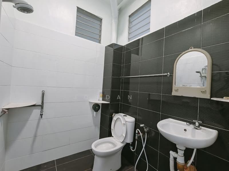 Rumah Teres 2-Tingkat untuk Dijual di Bandar Selesa Jaya (Skudai) - Jordan . - Bathroom - PropertyGuru.com.my