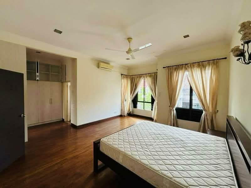 Townhouse for Sale in Bukit Gita Bayu (Seri Kembangan) - Evanslee . - Bedroom - PropertyGuru.com.my
