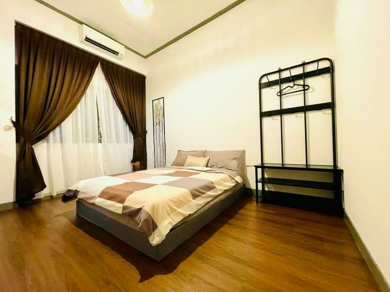 Townhouse for Sale in Bukit Gita Bayu (Seri Kembangan) - Evanslee . - Bedroom - PropertyGuru.com.my