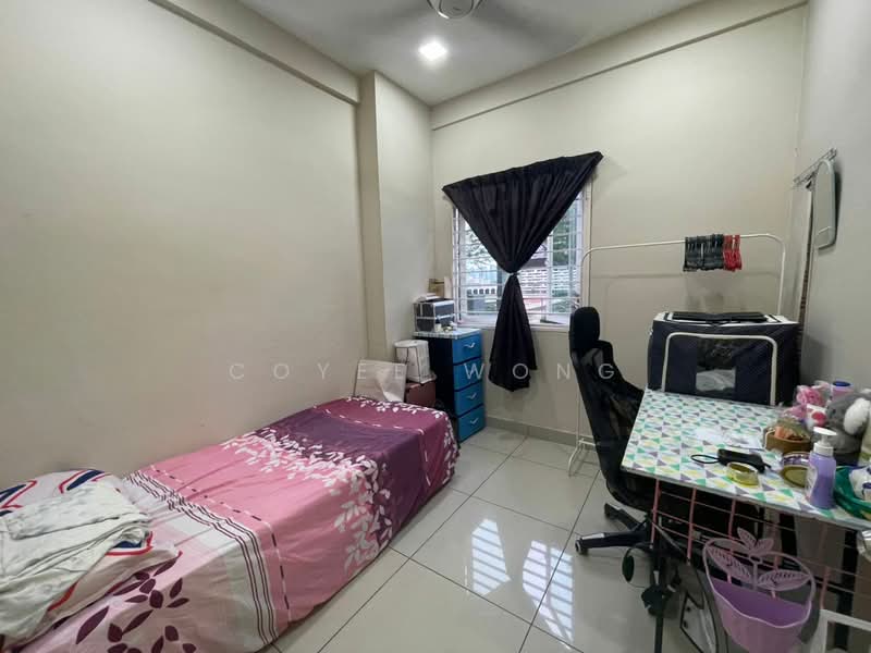 Kondominium untuk Dijual di First Residence (Residensi Unggul) - Coyee Wong - Bedroom - PropertyGuru.com.my
