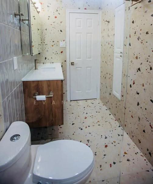 Townhouse for Sale in Bukit Gita Bayu (Seri Kembangan) - Evanslee . - Bathroom - PropertyGuru.com.my