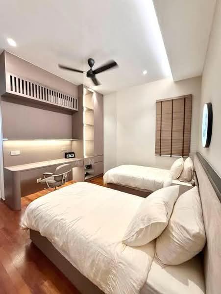 Townhouse for Sale in Bukit Gita Bayu (Seri Kembangan) - Evanslee . - Bedroom - PropertyGuru.com.my