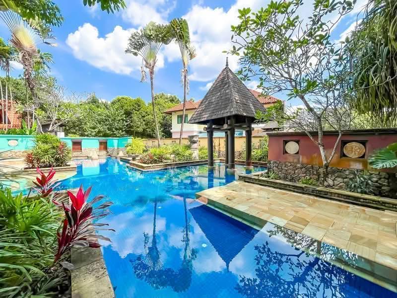 Townhouse for Sale in Bukit Gita Bayu (Seri Kembangan) - Evanslee . - Pool - PropertyGuru.com.my