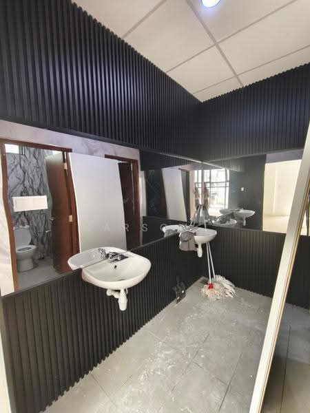Kedai untuk Disewa di Austin Crest (Johor Bahru) - Carson . - Bathroom - PropertyGuru.com.my