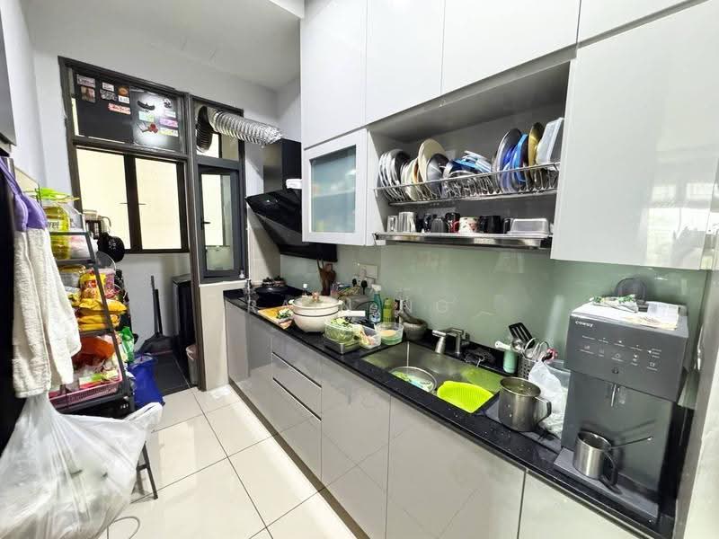 Kediaman Servis untuk Dijual di 8Scape Residence @ Sutera - Rain Ng - Kitchen - PropertyGuru.com.my