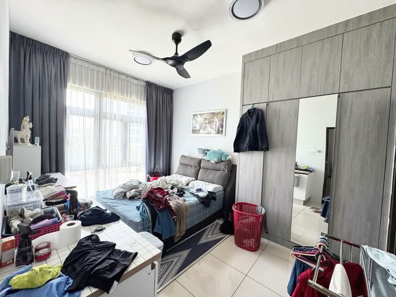 Kediaman Servis untuk Dijual di 8Scape Residence @ Sutera - Rain Ng - Bedroom - PropertyGuru.com.my