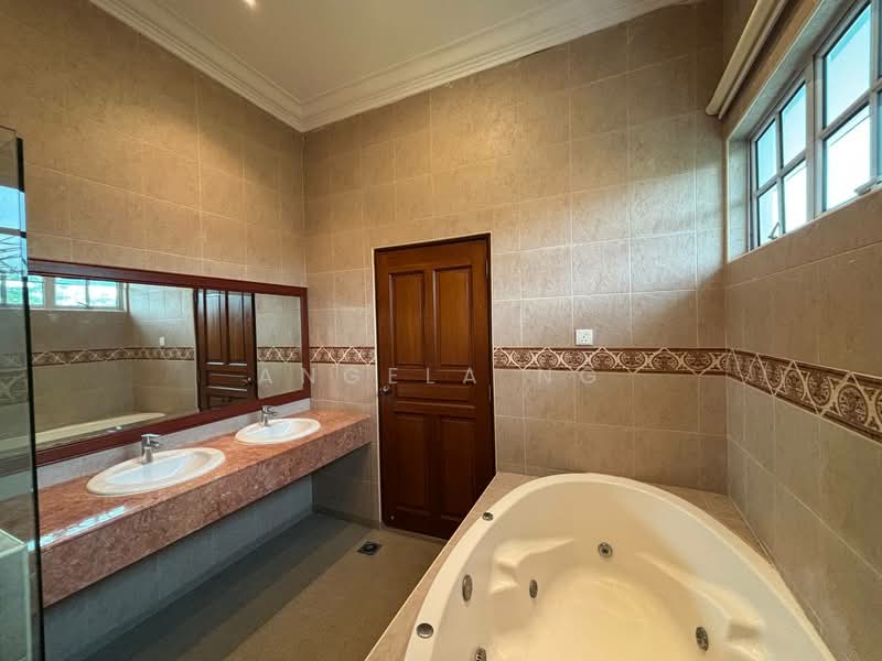 Bungalow House for Sale in Leisure Farm (Gelang Patah) - Angela Ng - Bathroom - PropertyGuru.com.my