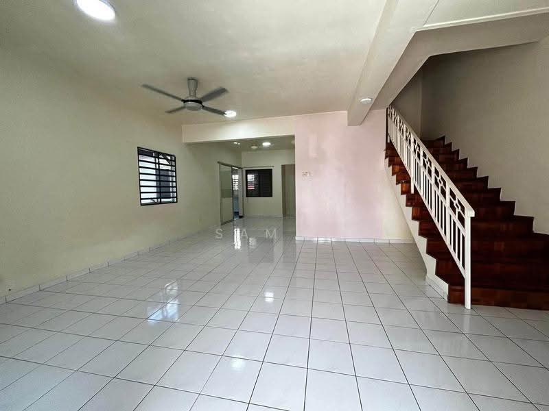 Rumah Teres 2-Tingkat untuk Dijual di Taman Pakatan Jaya (Tambun) - Sam . - Living Room - PropertyGuru.com.my