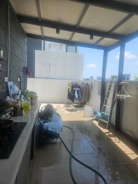Rumah Berkembar untuk Dijual di Desa Petaling (Kuala Lumpur) - Connie Wong - Balcony - PropertyGuru.com.my