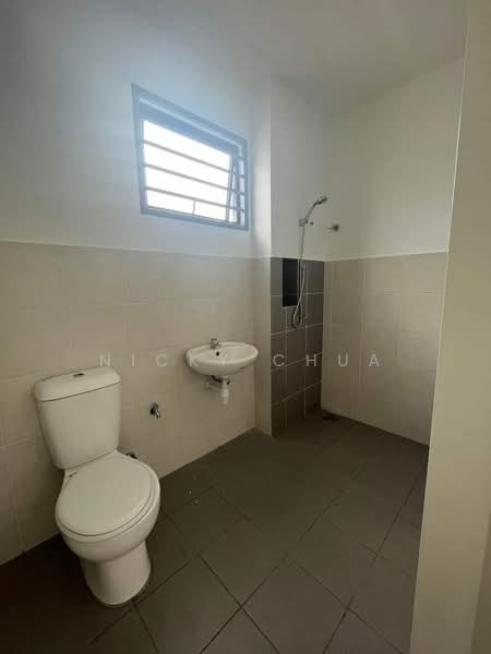 Rumah Teres 2-Tingkat untuk Disewa di Taman Bukit Kepayang (Bukit Kepayang) - Nicky Chua - Bathroom - PropertyGuru.com.my