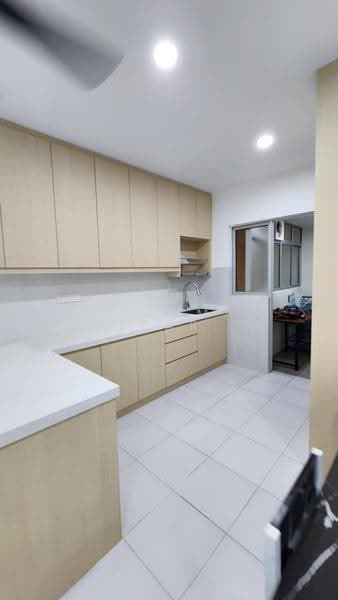 Kondominium untuk Disewa di Residensi Sateria - Muhammad Zulkarnain Nur Salim - Kitchen - PropertyGuru.com.my