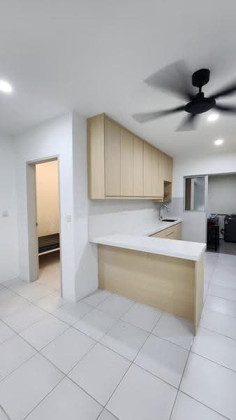 Kondominium untuk Disewa di Residensi Sateria - Muhammad Zulkarnain Nur Salim - Kitchen - PropertyGuru.com.my