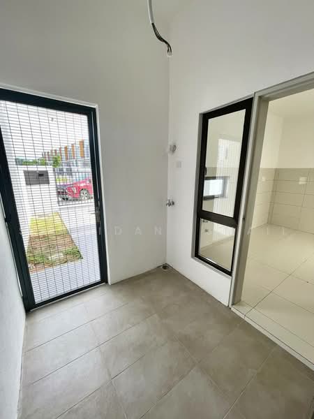 Rumah Berkembar untuk Dijual di Serene Heights (Semenyih) - Shahidan Ismail - Entrance - PropertyGuru.com.my