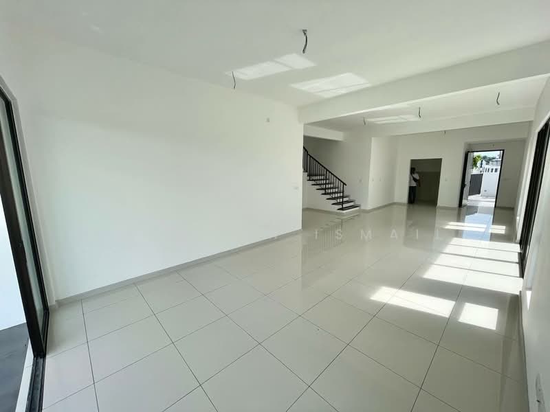 Rumah Berkembar untuk Dijual di Serene Heights (Semenyih) - Shahidan Ismail - Living Room - PropertyGuru.com.my