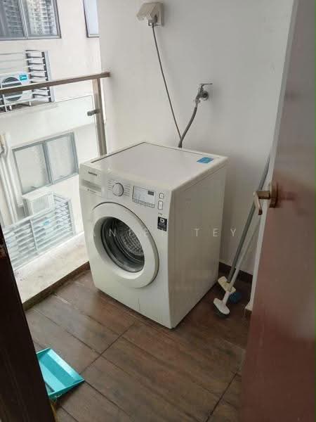 Condominium for Rent at Bay Laurel @ Country Garden Danga Bay - Daniel Tey - Balcony - PropertyGuru.com.my