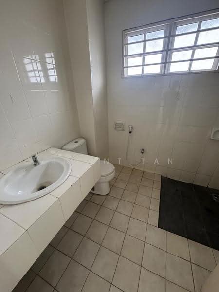 Rumah Teres untuk Dijual di Shah Alam (Selangor) - Vincent Tan - Bathroom - PropertyGuru.com.my