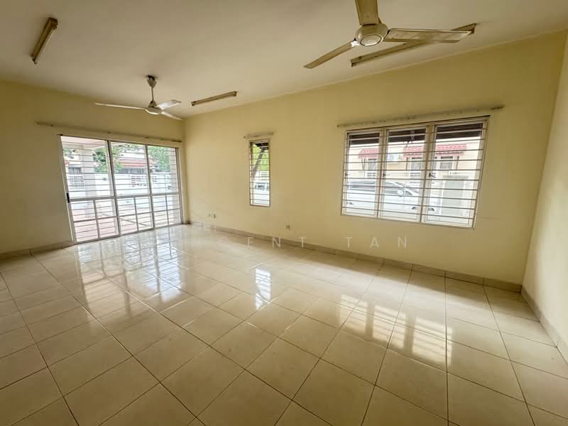 Rumah Teres 2-Tingkat untuk Disewa di Shah Alam (Selangor) - Vincent Tan - Living Room - PropertyGuru.com.my