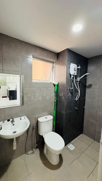 Kondominium untuk Disewa di Residensi Sateria - Muhammad Zulkarnain Nur Salim - Bathroom - PropertyGuru.com.my