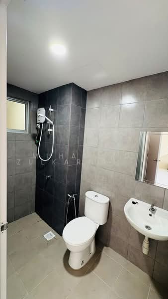 Kondominium untuk Disewa di Residensi Sateria - Muhammad Zulkarnain Nur Salim - Bathroom - PropertyGuru.com.my