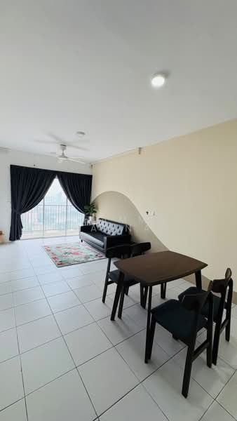 Kondominium untuk Disewa di Residensi Sateria - Muhammad Zulkarnain Nur Salim - Living Room - PropertyGuru.com.my