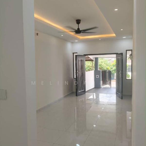 1-storey Terraced House for Sale in Taman Gembira (Tampoi) - Melinda Ee - Living Room - PropertyGuru.com.my