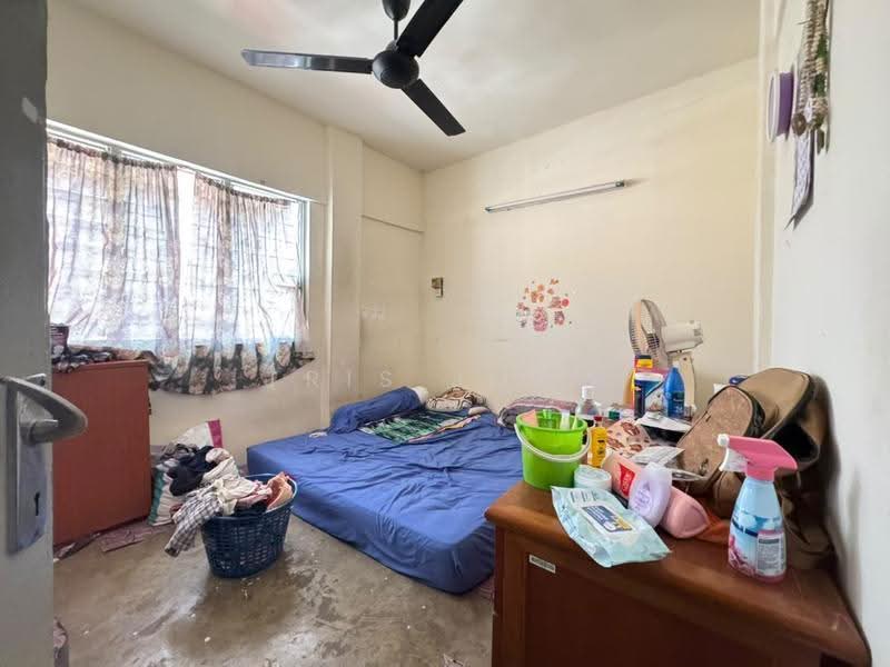 Pangsapuri untuk Dijual di Merak Apartment - Tris Jong - Bedroom - PropertyGuru.com.my