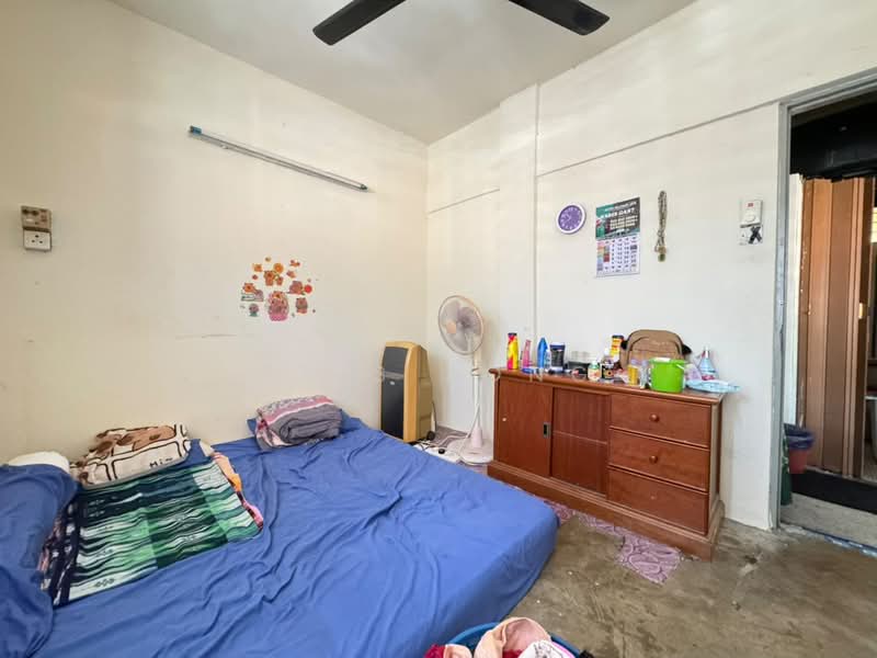 Pangsapuri untuk Dijual di Merak Apartment - Tris Jong - Bedroom - PropertyGuru.com.my