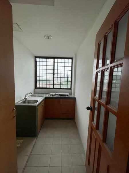 Pangsapuri untuk Dijual di Putri Ria Apartment - Melinda Ee - Kitchen - PropertyGuru.com.my