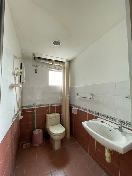 Pangsapuri untuk Dijual di Putri Ria Apartment - Melinda Ee - Bathroom - PropertyGuru.com.my