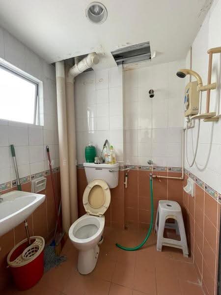 Pangsapuri untuk Dijual di Putri Ria Apartment - Melinda Ee - Bathroom - PropertyGuru.com.my