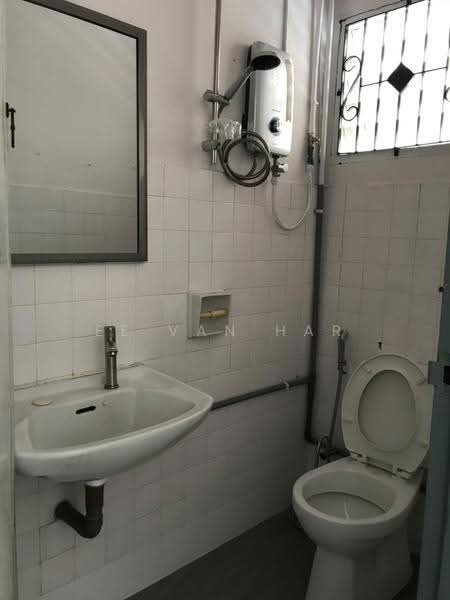 2-storey Terraced House for Sale in Taman Tebrau Jaya (Johor Bahru) - Ee Van Har - Bathroom - PropertyGuru.com.my