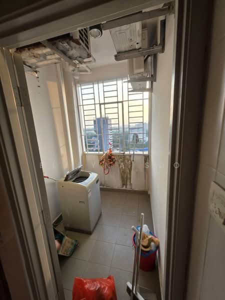 Kediaman Servis untuk Dijual di Seasons Amara Larkin - Elleyna Soo - Balcony - PropertyGuru.com.my