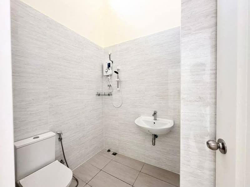 Rumah Teres 2-Tingkat untuk Disewa di Tampoi (Johor) - Joey Tay - Bathroom - PropertyGuru.com.my