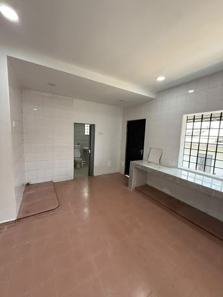 1-storey Terraced House for Sale in Kulai Besar (Kulai) - Jeffrey Lim - Kitchen - PropertyGuru.com.my
