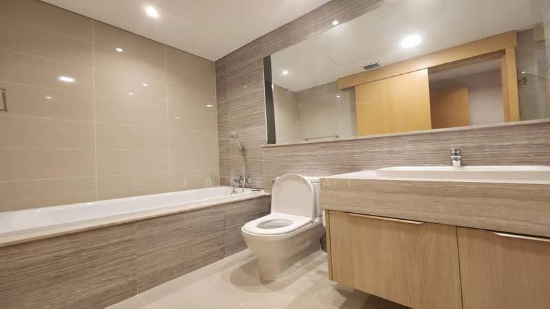 Kediaman Servis untuk Dijual di Southern Marina Residences - Jane Lai - Bathroom - PropertyGuru.com.my