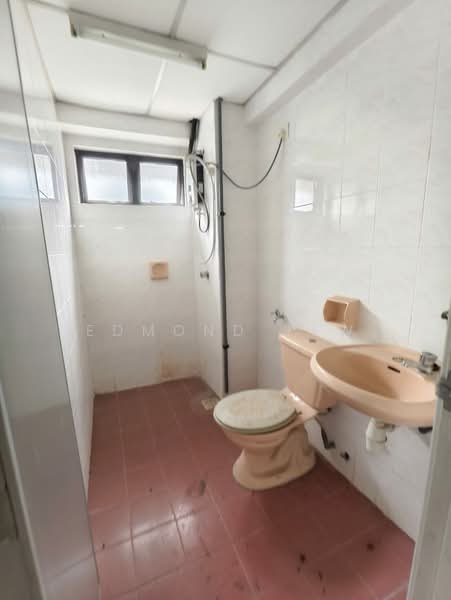 Pangsapuri untuk Dijual di Anjung Hijau (Greenfields) - Edmond Yew - Bathroom - PropertyGuru.com.my