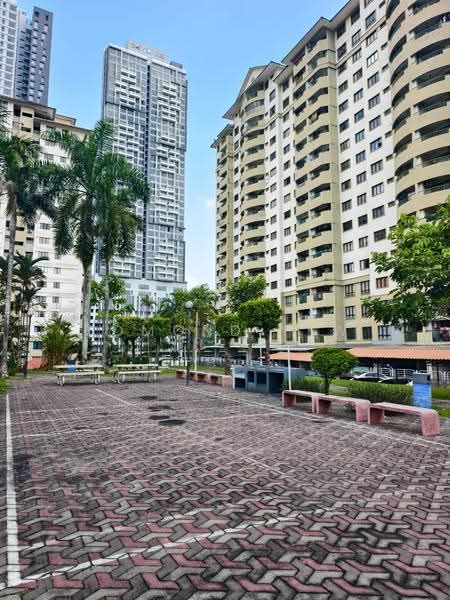 Pangsapuri untuk Dijual di Anjung Hijau (Greenfields) - Edmond Yew - Exterior - PropertyGuru.com.my