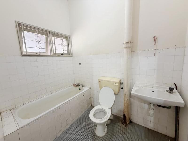 Rumah Teres 2-Tingkat untuk Dijual di Taman Daya (Kepong) - Coyee Wong - Bathroom - PropertyGuru.com.my
