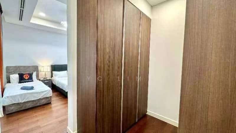 Kondominium untuk Dijual di Capella Embassy (D'Rapport Residences) - YC Lim - Bedroom Wardrobe - PropertyGuru.com.my