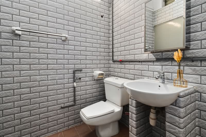 Rumah Teres 2-Tingkat untuk Disewa di Happy Garden (Kuchai Lama) - Shermaine Chan - Bathroom - PropertyGuru.com.my