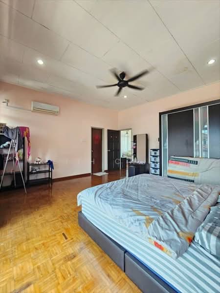 3-storey Terraced House for Sale in Taman Bukit Jaya (Ulu Tiram) - Keith Ching - Bedroom - PropertyGuru.com.my