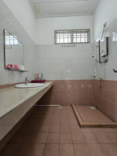 3-storey Terraced House for Sale in Taman Bukit Jaya (Ulu Tiram) - Keith Ching - Bathroom - PropertyGuru.com.my